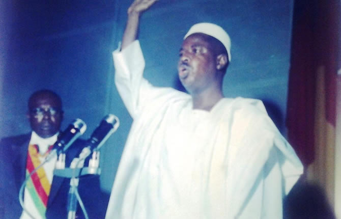 Amadou Ahidjo prÃªte serment