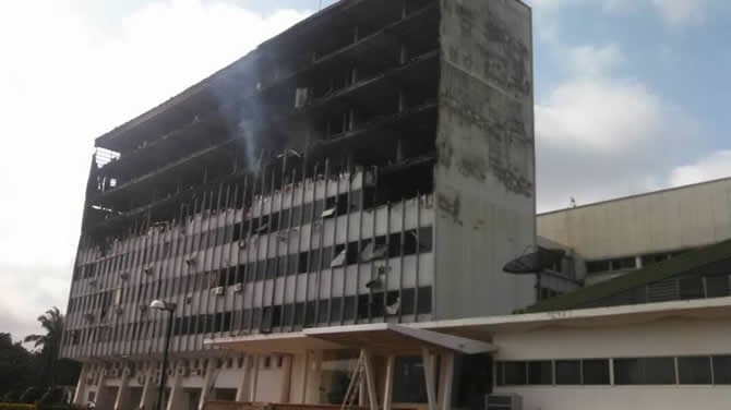 Cameroun: L'assemblÃ©e nationale consummÃ©e par les flammes