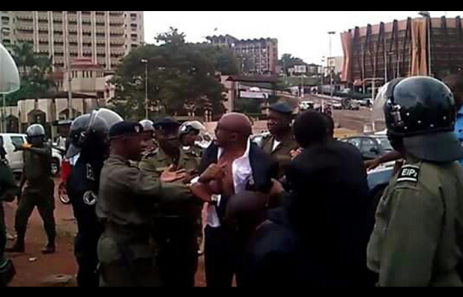 Grippe aviaire : Bernard Njonga,  un leader de la sociÃ©tÃ© civile interpellÃ© violemment Ã  YaoundÃ©