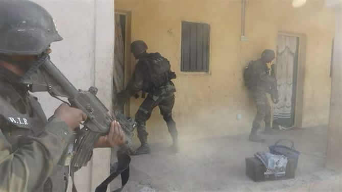 Les soldats du Bataillon d'Intervention Rapide (BIR) frappent un camp de Boko Haram