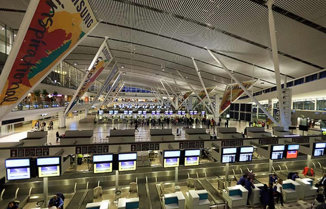 The most beautiful airports in africa series : number 8 Cape Town International Airport (South Africa)