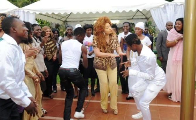 Chantal Biya : Pinguiss