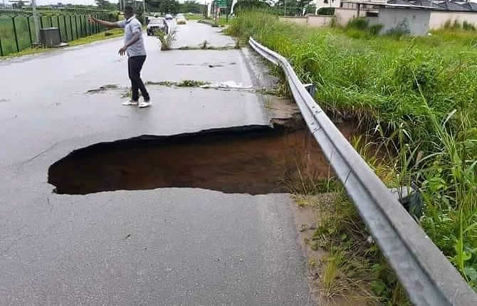 Attention la route AÃ©roport de Douala - Terminus presque coupÃ©e
