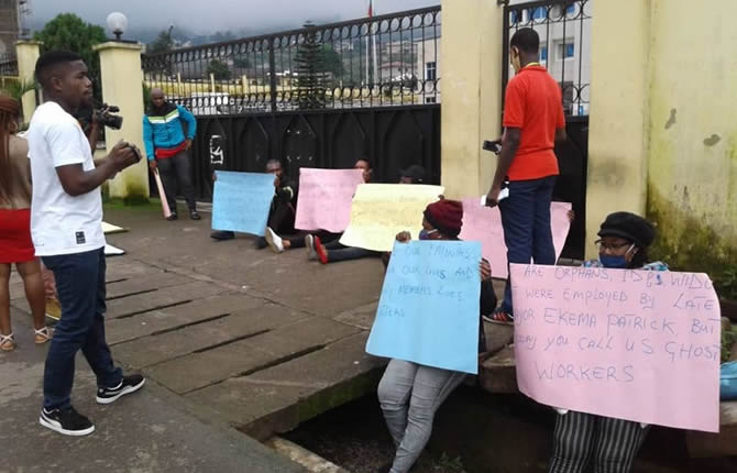 GrÃ¨ve Ã  la mairie de BuÃ©a