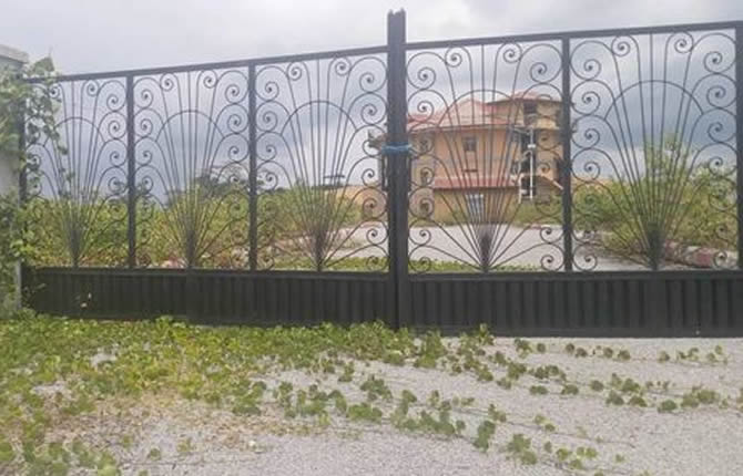 Le marchÃ© moderne de Sangmelima abandonnÃ© dans la broussaile
