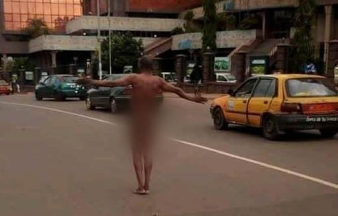 Marches du 22 septembre :  un se dÃ©shabille en pleine poste centrale Ã  YaoundÃ©