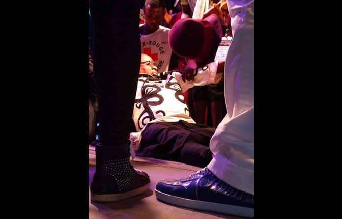 Papa Wemba le roi de la Rumba Congolaise s'Ã©croule sur scÃ¨ne