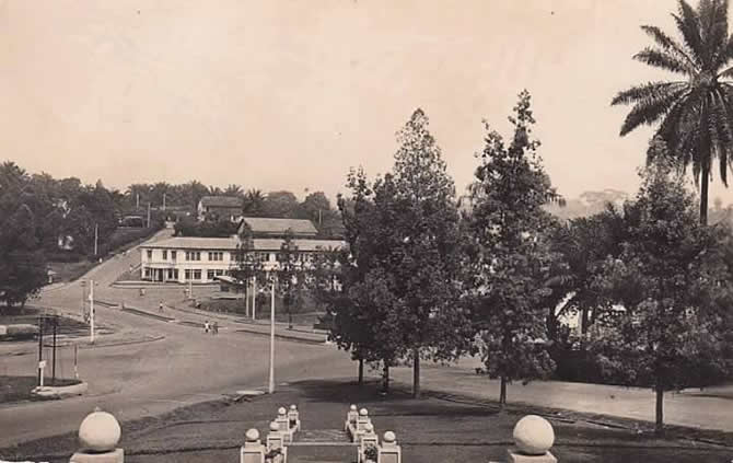 La poste centrale de YaoundÃ© en 1962