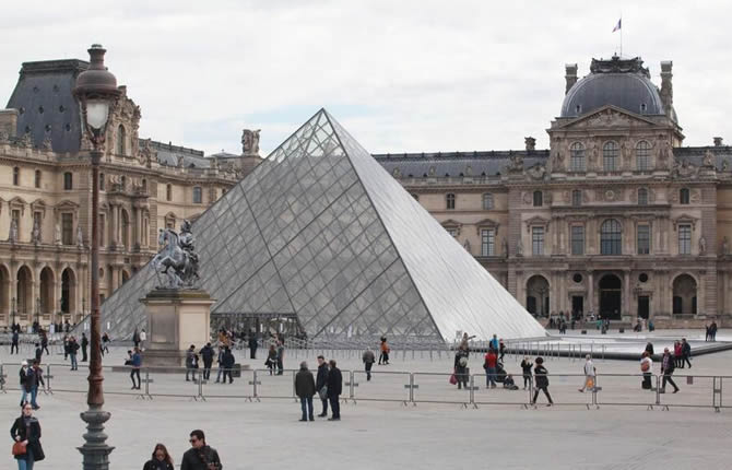 France : grêve au Louvre, virage social controvers?, répression antidrogue renforcée et recul de l?aide ? l'Afrique