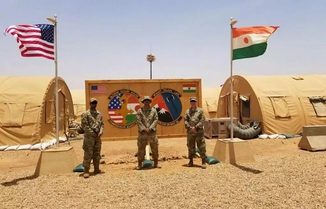 États-Unis : tensions diplomatiques au Niger, Trump omniprésent dans les médias et l'ombre Epstein ressurgit