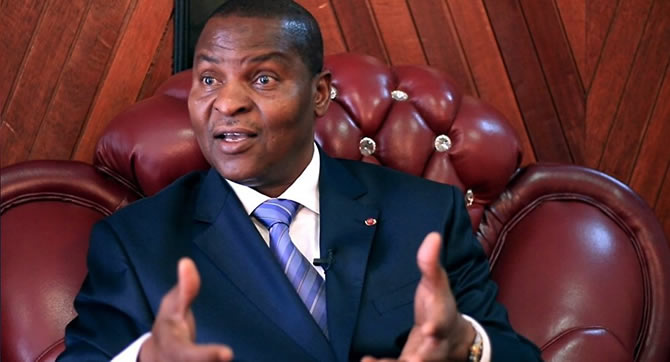 Guinée et Centrafrique : Doumbouya plébiscité, Touadéra en route vers un nouveau mandat