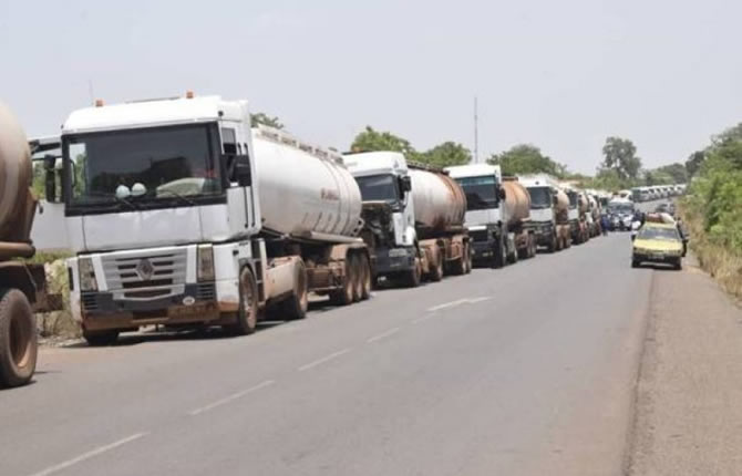 Mali : une frappe aérienne cinglante sauve un convoi de carburant, une réponse à la stratégie d'étranglement des jihadistes