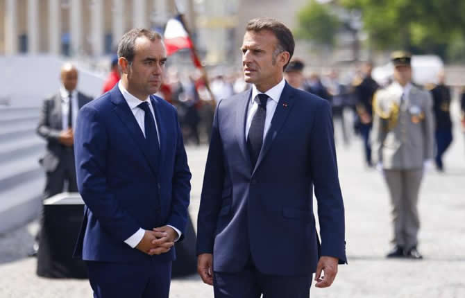 France : remaniement en vue, bras de fer budgétaire et offensive de Macron contre les réseaux sociaux