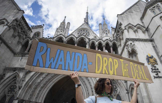 Afrique : Réintégration de la Guinée, Tensions migratoires et offensive économique – Le Continent à la Une