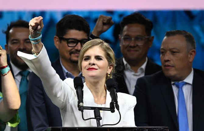 Costa Rica : une victoire éclatante, des prisons belges à l'étranger, et Pepper entre dans l'histoire