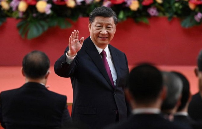 Xi Jinping se pose en pilier de stabilité mondiale entre Washington et Moscou