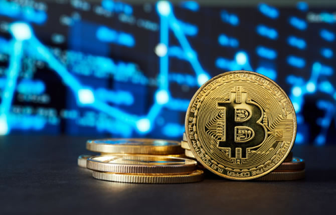 Séisme sur les marchés : Bitcoin et Ethereum plongent de plus de 10%, des milliers de traders liquidés