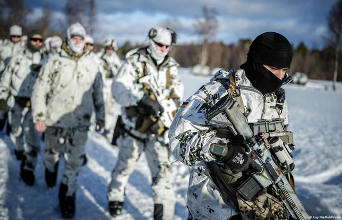 Groenland : l'Otan s'installe, Washington pousse , l'Europe hausse le ton