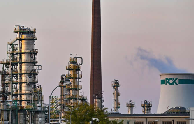 Allemagne : raffinerie au bord de la pénurie, bras de fer européen sur la dette et grand jeu diplomatique