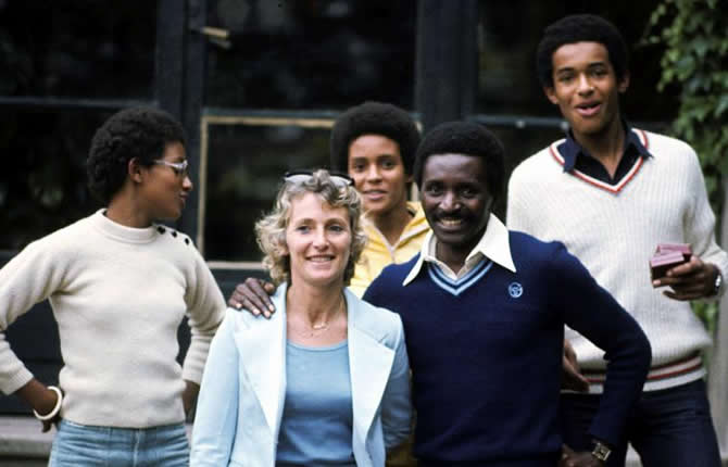 Affaire Noah : guerre de déclarations autour de l'héritage familial, la famille menace des poursuites