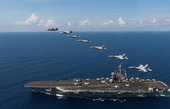 F-22 américains en Israël, porte-avions en Méditerranée : Washington muscle son jeu face à l'Iran