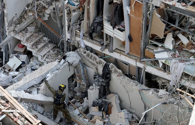 Iran: Washington agite la menace, Bruxelles se prépare au pire, Téhéran campe sur ses positions