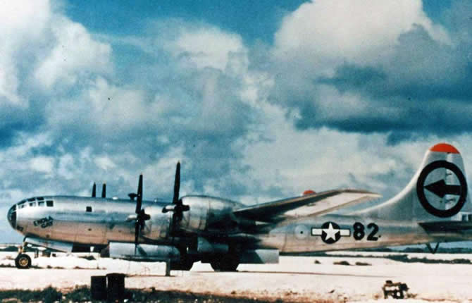 Faits divers : Le carnet de L'Enola Gay remis en vente à pris d'or, près d'un millions de dollars 