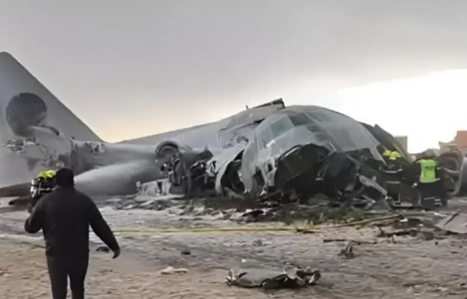 Drame en Bolivie : Crash d'un avion militaire, des liasses de billets s'envolent et déclenchent des émeutes