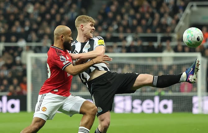 Premier League : Manchester United chute à Newcastle, Bryan Mbeumo impuissant dans un final cruel