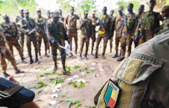 Drame au Bénin : Le JNIM frappe l'armée, 15 soldats tués près du Niger, la terreur djihadiste s’approche des côtes