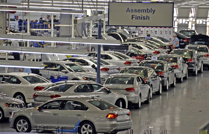 « C'est un meurtre programmé ! » : L'effondrement de Volkswagen secoue l'Allemagne, l'opposition accuse Bruxelles