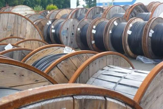 Dette vs Numérique : Le Cameroun emprunte 108 milliards à la Chine pour la fibre optique malgré l'alerte du FMI