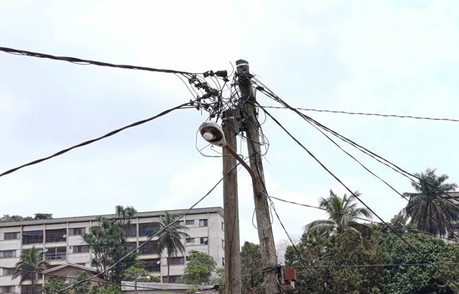 Fraude à l’électricité au Cameroun : réseaux clandestins démantelés, des centaines de ménages alimentés illégalement à Yaoundé et Douala