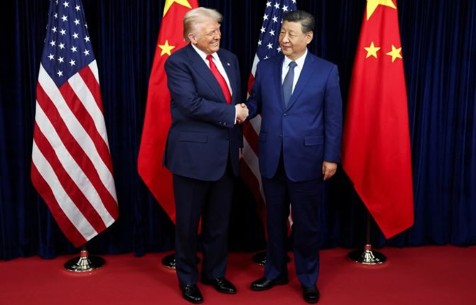Chine–USA : Trump reporte sa rencontre avec Xi Jinping, Pékin riposte sur la tech et défie l’Europe