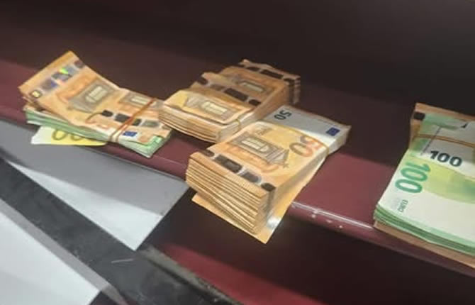 Trafic à Nsimalen : plus de 56 000 euros et des cigarettes électroniques au THC saisis par la Douane camerounaise