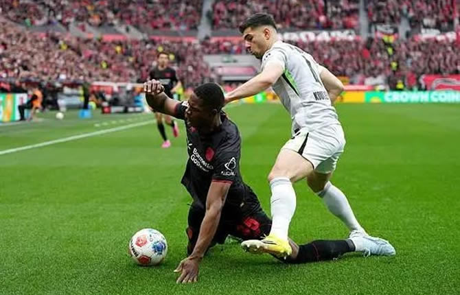 Bundesliga : Leverkusen écrase Wolfsburg (6-3), Kofane discret dans un match complètement fou