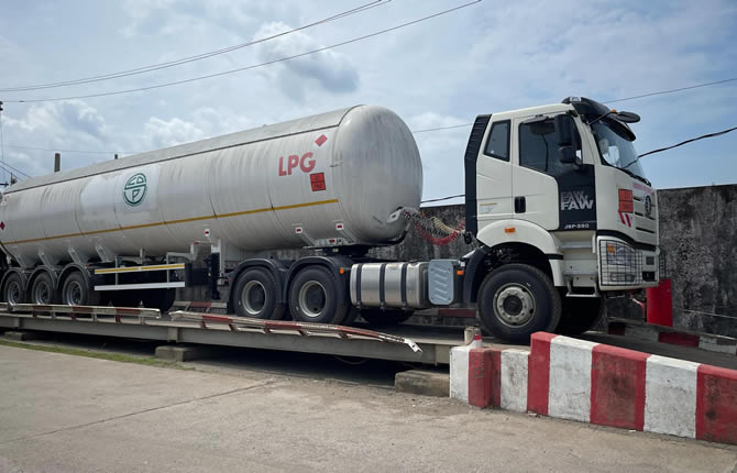 Carburants au Cameroun : trafic massif sur les routes en mars, +14,8 % de volumes transportés