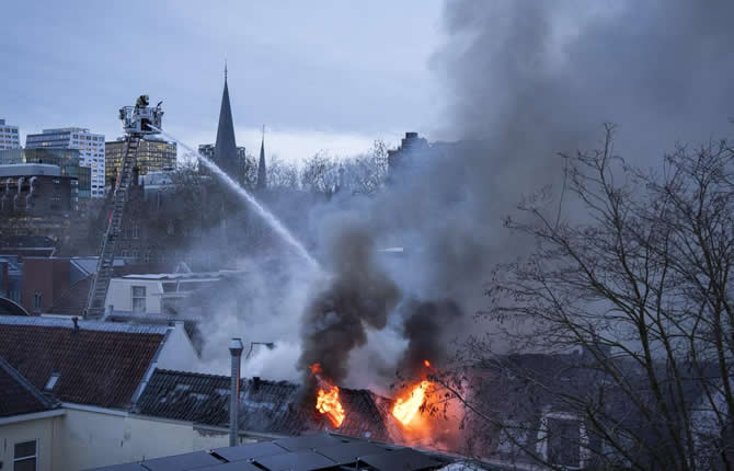 Explosion aux Pays-Bas : une maison pulvérisée à Ruremonde – Naufrage en Asie : 250 disparus, des femmes et des enfants