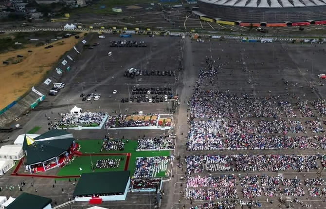 Léon XIV au Cameroun : “What will you do?” – Douala en liesse, message choc à la jeunesse et symbole fort à l’UCAC