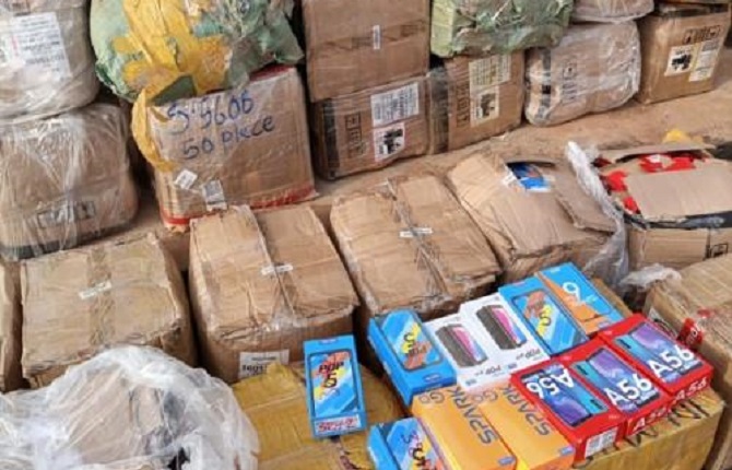 Cameroun : 29 000 téléphones déclarés en 17 jours, la douane enclenche une machine à 25 milliards FCFA