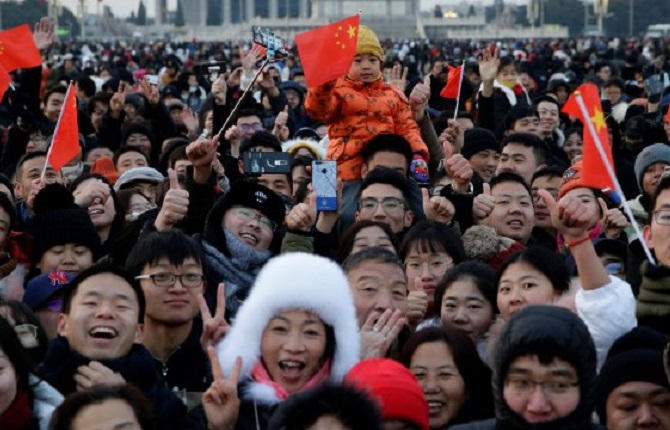 Chine : chute démographique historique, ruée sur le gaz africain et bras de fer avec Washington – Pékin change de cap