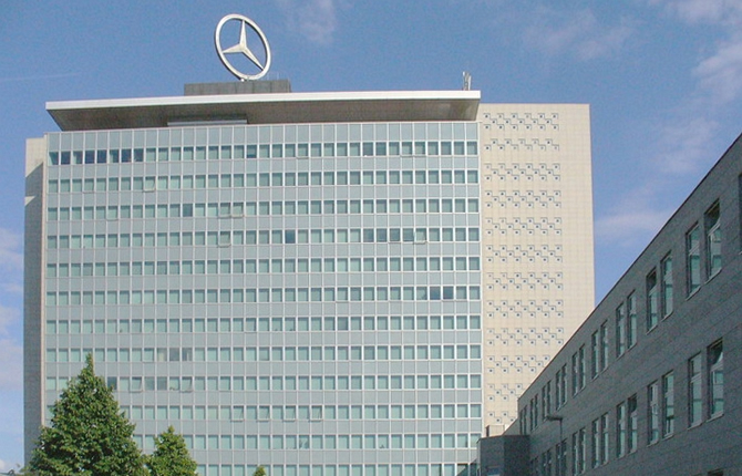 Allemagne : Mercedes sombre, les naissances au plus bas, Merz défie Trump et sauve une baleine