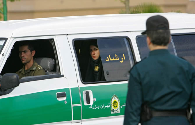 Arrestation d’un faux “Jésus” en Iran, Indonésie, Colombie, Pakistan : secte délirante, volcan en furie, drames miniers et chaleur mortelle… le monde secoué par une série noire
