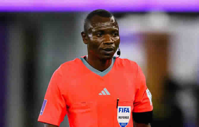 CAF LDC : polémique explosive avant la finale ! Sundowns et AS FAR rejettent l’arbitre Ndala
