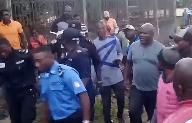 Loum sous haute tension : le maire Guy Mesmin Wambo arrêté, des centaines de moto-taximen encerclent le commissariat