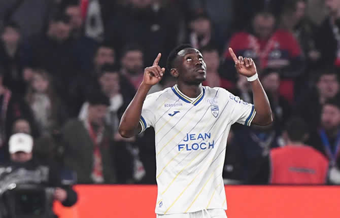 Arthur Avom frappe encore : le Camerounais humilie Metz et propulse Lorient dans une démonstration XXL en Ligue 1