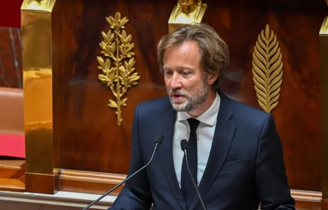 France : le Parti socialiste explose, Paris sous haute tension et les Français sombrent dans le pessimisme économique