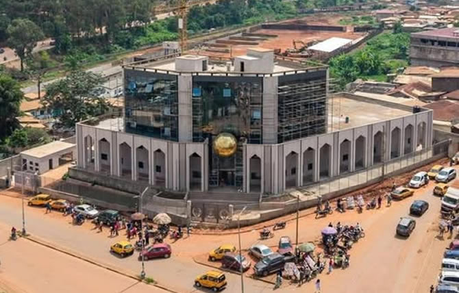 FECAFOOT : Samuel Eto’o dévoile enfin le nouveau siège ultra-moderne de la fédération à Yaoundé