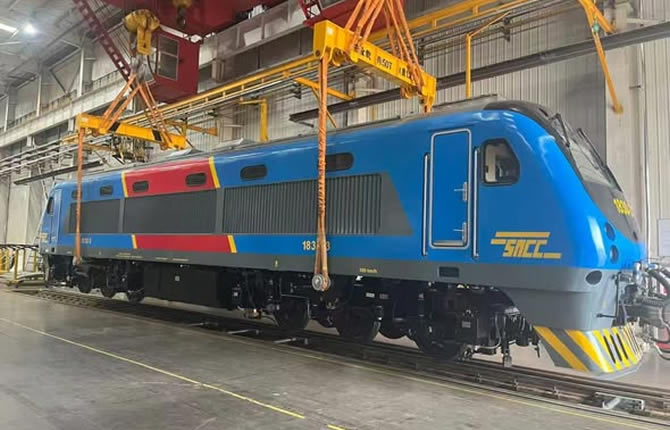 Douala : 7 locomotives chinoises débarquent, le projet de bauxite de Minim Martap devient une réalité