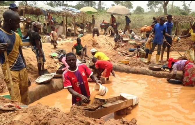 Or illégal au Cameroun : 200 entreprises hors-la-loi, 95% étrangères – Le ministre Fuh Calistus Gentry donne l’ordre de démantèlement
